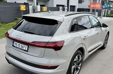 Внедорожник / Кроссовер Audi e-tron 2021 в 