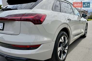 Внедорожник / Кроссовер Audi e-tron 2021 в 