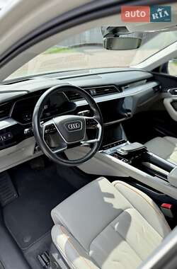 Внедорожник / Кроссовер Audi e-tron 2021 в 