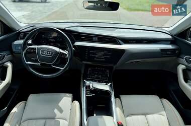 Внедорожник / Кроссовер Audi e-tron 2021 в 