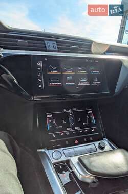 Внедорожник / Кроссовер Audi e-tron 2020 в 