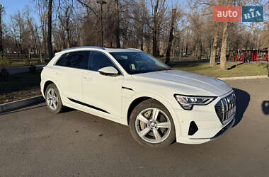 Внедорожник / Кроссовер Audi e-tron 2019 в 