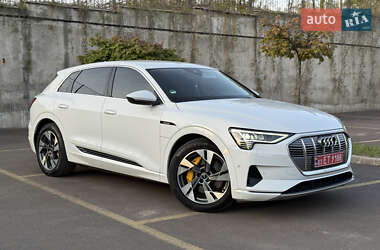 Внедорожник / Кроссовер Audi e-tron 2021 в 