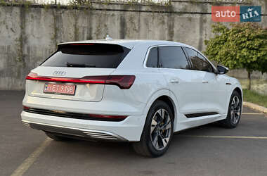 Внедорожник / Кроссовер Audi e-tron 2021 в 