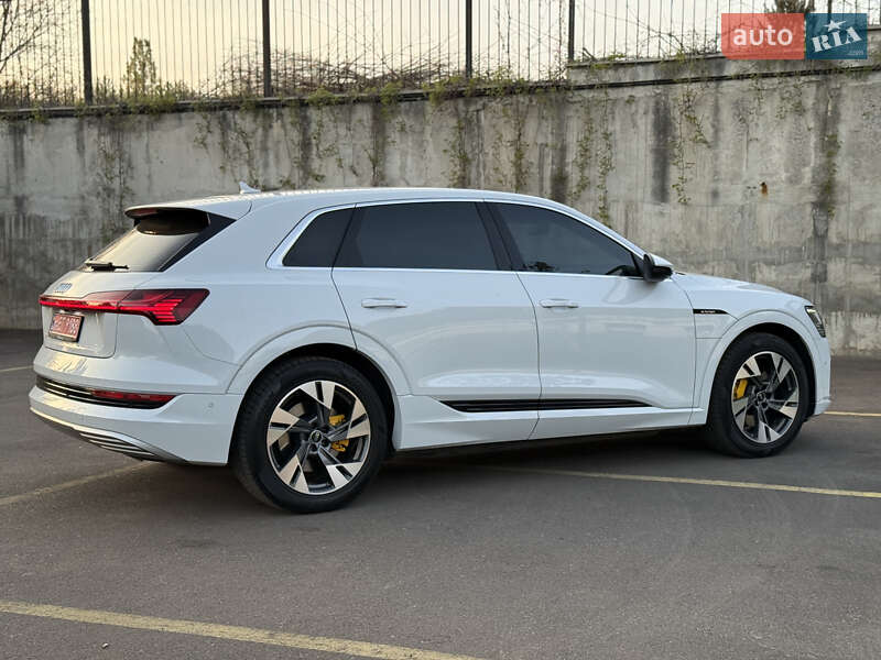 Внедорожник / Кроссовер Audi e-tron 2021 в Ровно