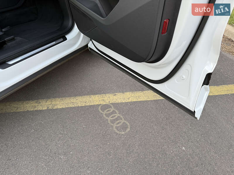 Внедорожник / Кроссовер Audi e-tron 2021 в Ровно