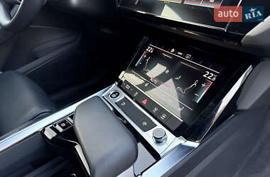 Внедорожник / Кроссовер Audi e-tron 2021 в 