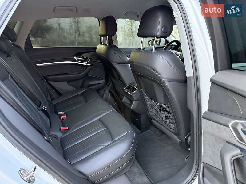 Внедорожник / Кроссовер Audi e-tron 2021 в Ровно