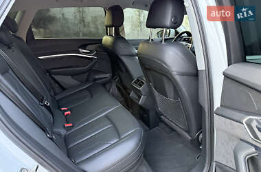 Внедорожник / Кроссовер Audi e-tron 2021 в 