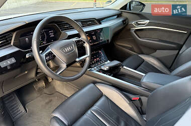 Внедорожник / Кроссовер Audi e-tron 2021 в 