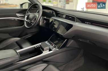 Позашляховик / Кросовер Audi e-tron 2019 в 