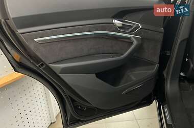 Позашляховик / Кросовер Audi e-tron 2019 в 