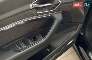 Позашляховик / Кросовер Audi e-tron 2019 в 