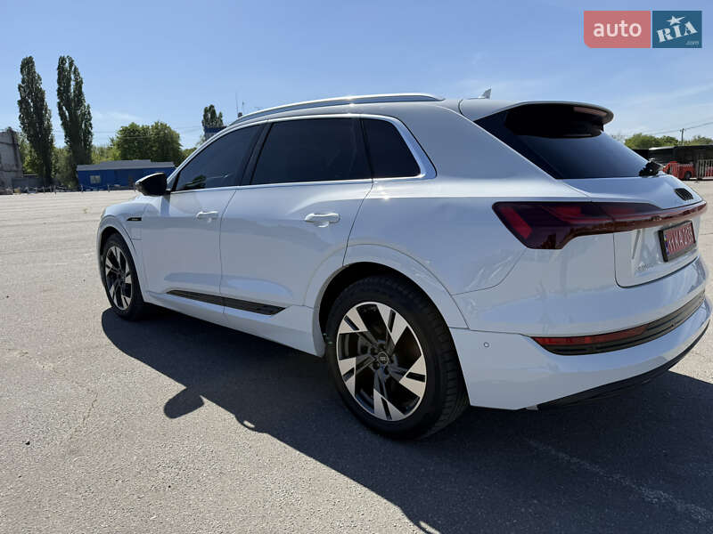 Позашляховик / Кросовер Audi e-tron 2021 в Харкові