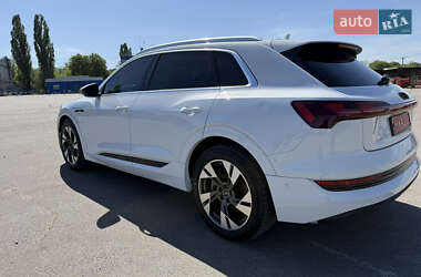 Внедорожник / Кроссовер Audi e-tron 2021 в 