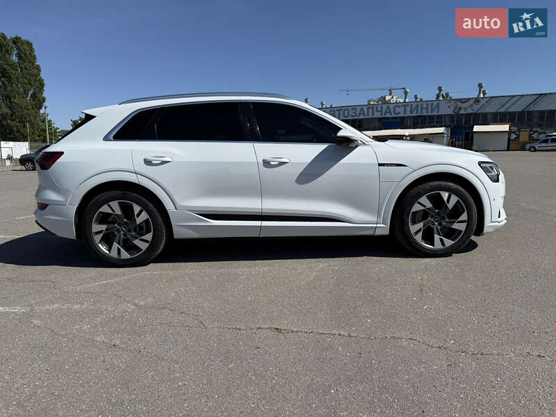 Позашляховик / Кросовер Audi e-tron 2021 в Харкові
