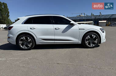 Внедорожник / Кроссовер Audi e-tron 2021 в 