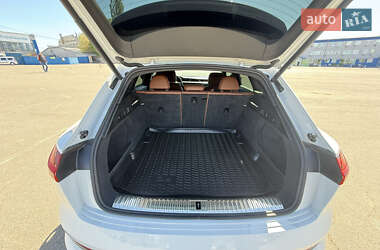 Внедорожник / Кроссовер Audi e-tron 2021 в 