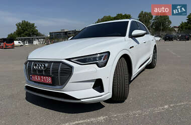 Внедорожник / Кроссовер Audi e-tron 2021 в 