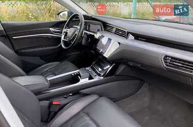 Позашляховик / Кросовер Audi e-tron 2019 в 