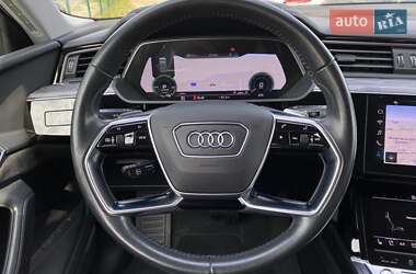 Позашляховик / Кросовер Audi e-tron 2019 в 