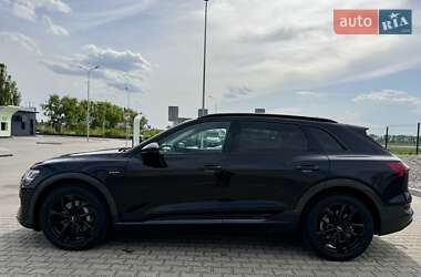 Позашляховик / Кросовер Audi e-tron 2022 в 