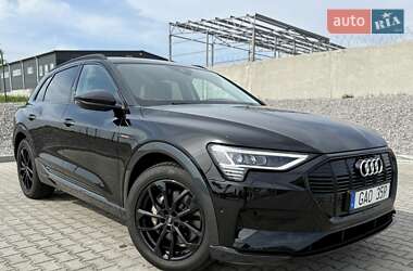 Позашляховик / Кросовер Audi e-tron 2022 в 