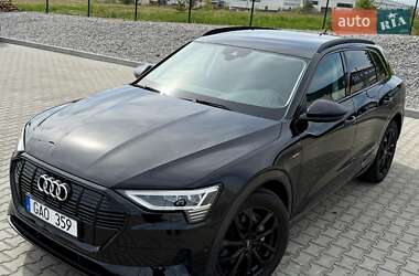 Позашляховик / Кросовер Audi e-tron 2022 в 