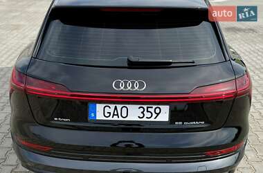 Позашляховик / Кросовер Audi e-tron 2022 в 
