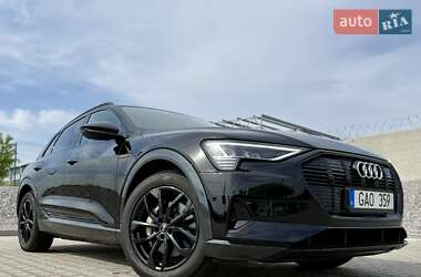 Позашляховик / Кросовер Audi e-tron 2022 в 