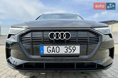 Позашляховик / Кросовер Audi e-tron 2022 в 