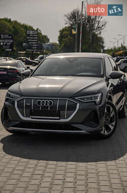 Позашляховик / Кросовер Audi e-tron 2023 в 
