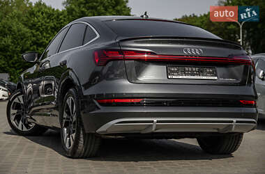 Позашляховик / Кросовер Audi e-tron 2023 в 