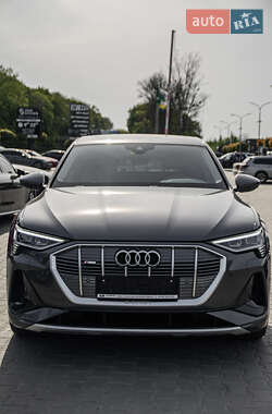 Позашляховик / Кросовер Audi e-tron 2023 в 