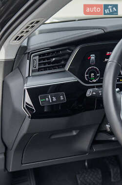 Позашляховик / Кросовер Audi e-tron 2023 в 