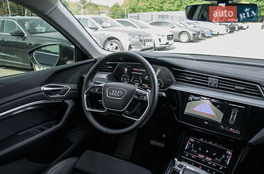 Позашляховик / Кросовер Audi e-tron 2023 в 