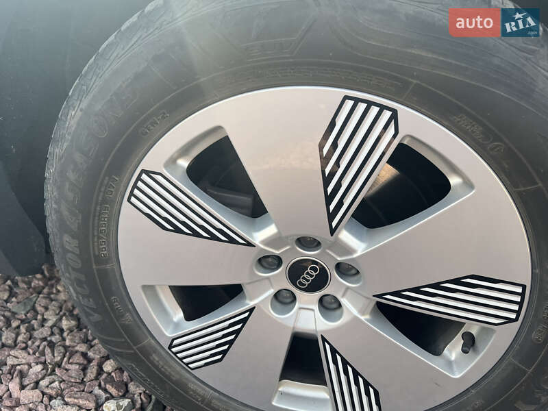 Внедорожник / Кроссовер Audi e-tron 2020 в Городке