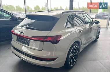 Позашляховик / Кросовер Audi e-tron 2021 в 