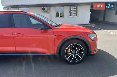 Внедорожник / Кроссовер Audi e-tron 2020 в 