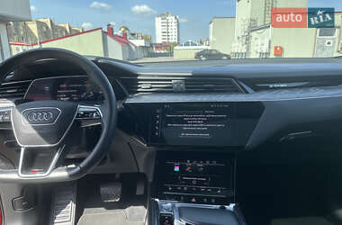 Внедорожник / Кроссовер Audi e-tron 2020 в 