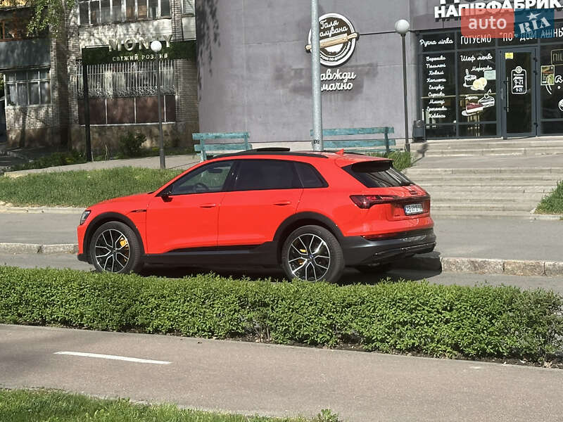 Внедорожник / Кроссовер Audi e-tron 2020 в Киеве