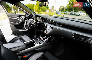 Внедорожник / Кроссовер Audi e-tron 2019 в 
