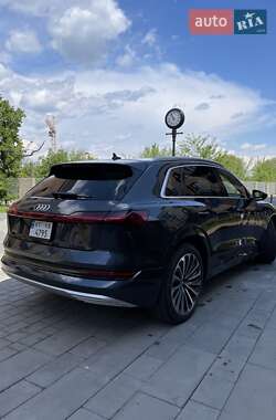 Позашляховик / Кросовер Audi e-tron 2019 в 