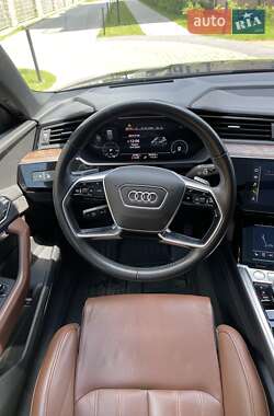 Позашляховик / Кросовер Audi e-tron 2019 в 