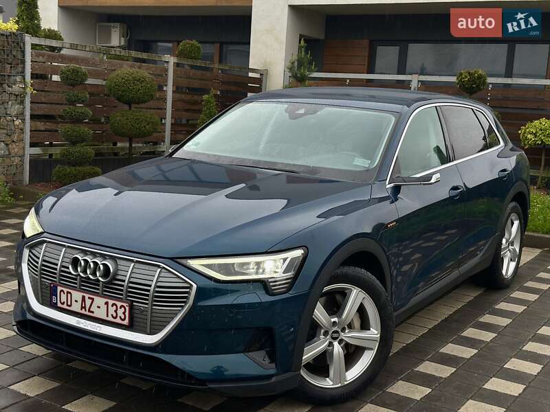 Позашляховик / Кросовер Audi e-tron 2021 в 