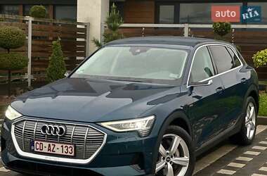 Позашляховик / Кросовер Audi e-tron 2021 в 
