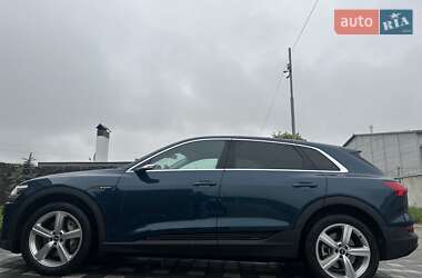 Позашляховик / Кросовер Audi e-tron 2021 в 