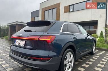Позашляховик / Кросовер Audi e-tron 2021 в 