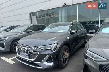Внедорожник / Кроссовер Audi e-tron 2024 в 