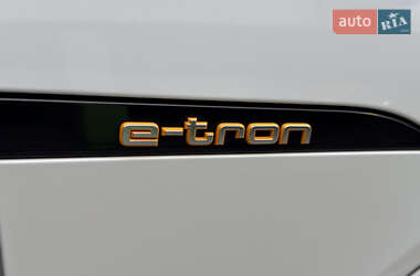 Внедорожник / Кроссовер Audi e-tron 2019 в 